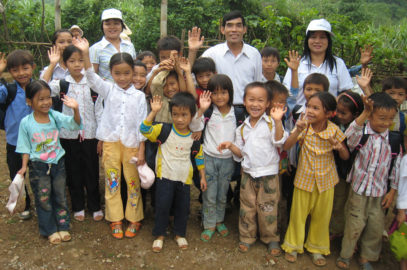 Trải lòng của chị Hà về hai thập kỷ giúp đỡ trẻ em Việt Nam