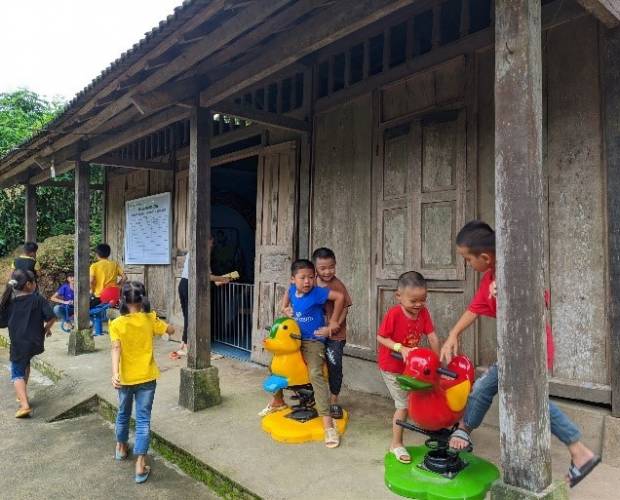 Điểm vui chơi hòa nhập cho trẻ em khuyết tật tại thôn Nà Rầy, tỉnh Bắc Kạn
