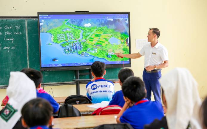 Mang học tập số đến với lớp học vùng xa